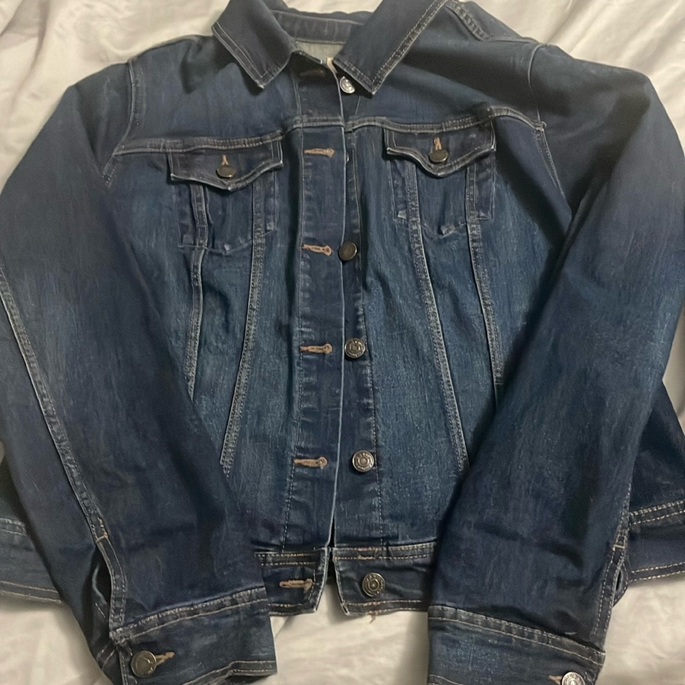 Old navy jean jacket 
Dark wash